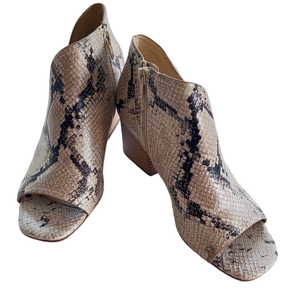 Fergalicious Faux Leather Chunky Heel Shoes Size 6.5